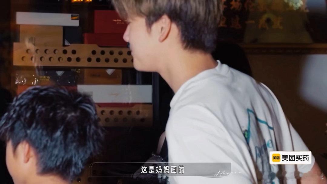 冉莹颖为邹市明画全家福好戳人的一个细节，画全家福还把父亲加进去，邹市明一开始都惊