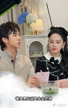 恩利聊女性夜出困境 谁懂啊！恩利聊女性夜出困境时，把“攥紧钥匙、预演自保方案”这