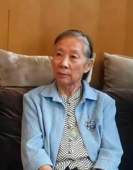 [太阳]今年82岁的林豆豆，一个人住在北京老城区的老房子里，既不碰智能手机，也从