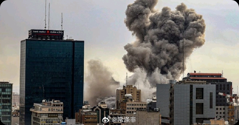 战争的影响将分三个阶段冲击美国家庭。首先，汽油价格上涨，抵押贷款利率上升。其次，