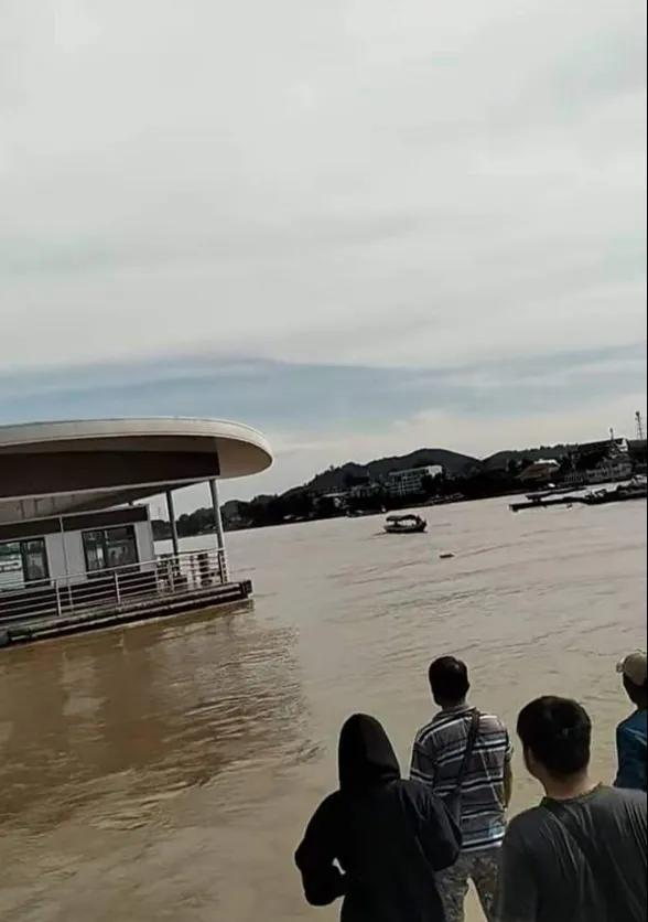 缅媒报道，9月2日午间，掸邦东部金三角地区，缅甸－老挝－泰国交界的湄公河内运载了
