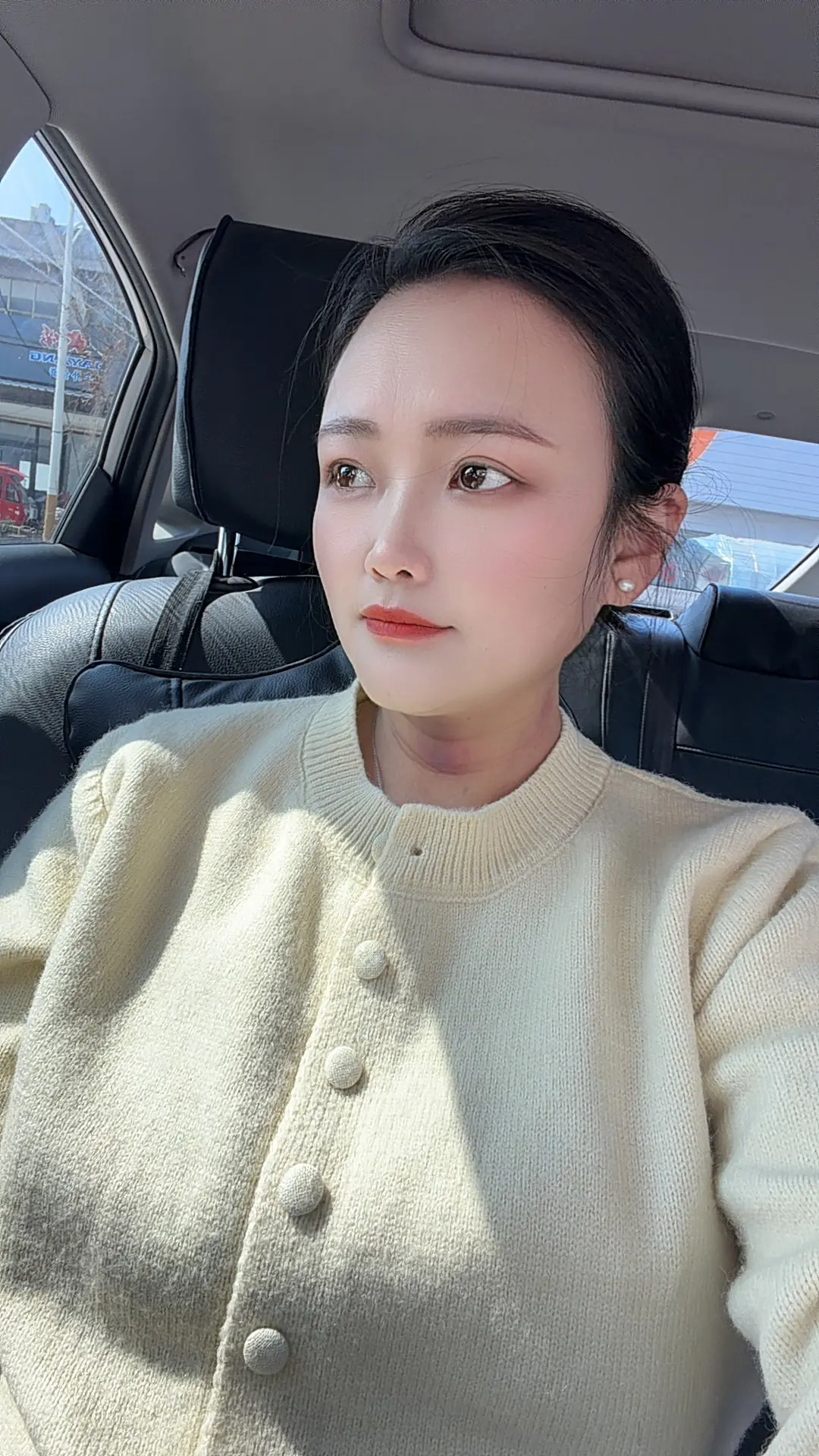 年少不经事，懂事已中年。在无知的年龄做了选择，在懂事的年纪承担后果，拿...