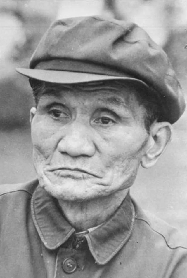 1947年，军统总务处处长沈醉来到白公馆视察，与一个”疯老头”擦肩而过的时候，立