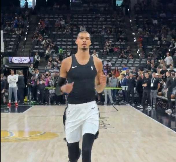 ESPN：文班亚马在主场热身时遭到尼克斯球迷大量嘘声