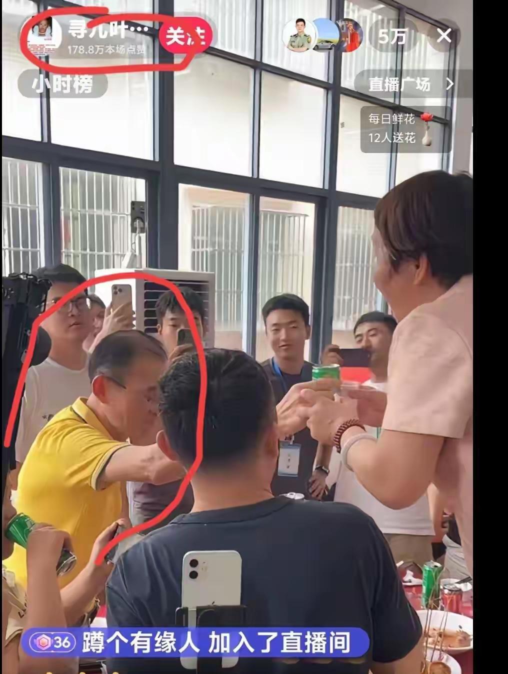 现在全网最糟心的男人就是谢爸了吧！
不是因为去了叶锐聪的答谢宴也不是因为没有直播