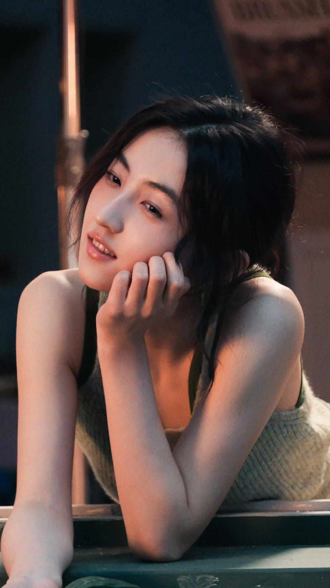 #张子枫微醺#张子枫微醺照🈶，居家微醺女友风好好看啊~喜欢喜欢😍 ​​​