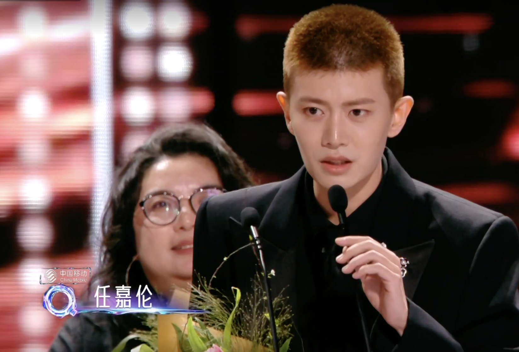 任嘉伦爱奇艺尖叫之夜任嘉伦宋祖儿尖叫之夜红毯生图 任嘉伦：无忧渡是一种情绪，现在