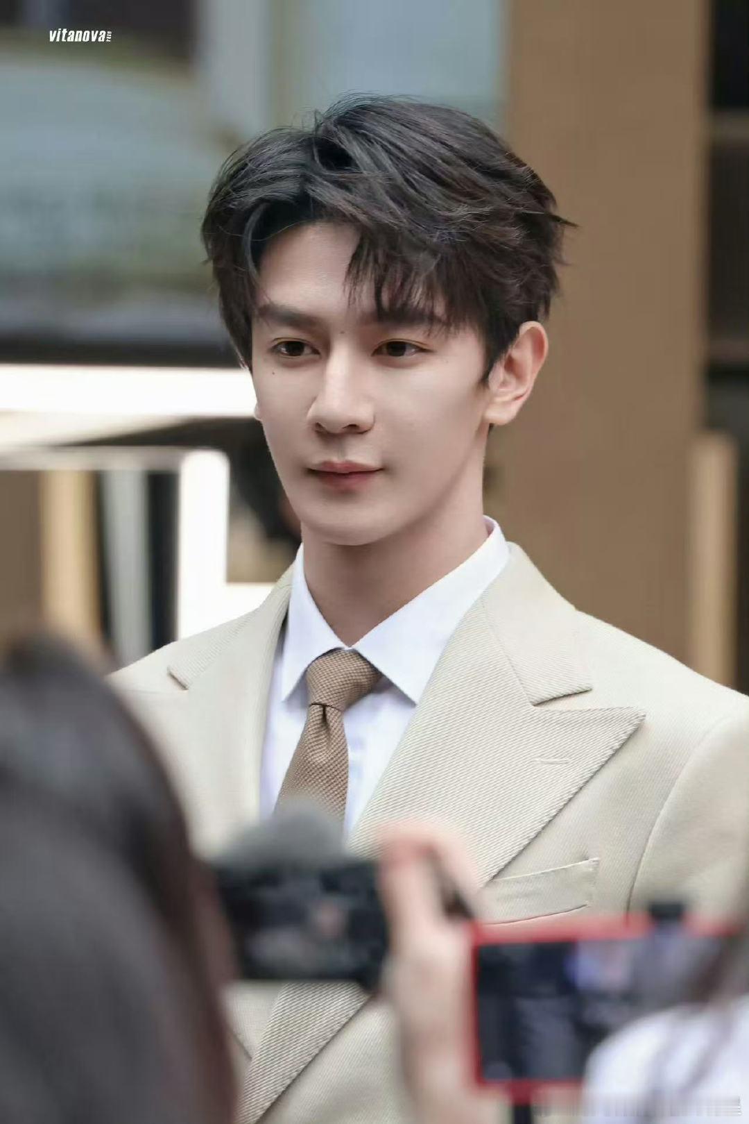 夏之光深圳活动状态 今日份活动状态超好的光光～太好看啦！ 