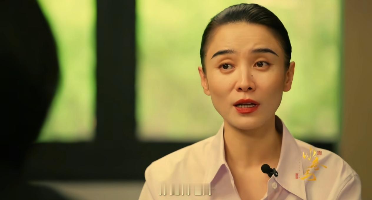 发现没有
宋佳已经44岁了
颜值还那么好，是因为她的心态

宋佳在参加一个采访节