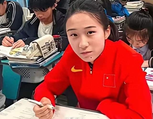 三金一银、国际健将，陈妤颉为何主动放弃清北保送，走进高三课堂