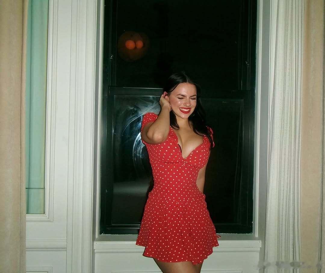 dafne keen达芙尼基恩分享近期私照，万圣季各种聚会开趴 ​​​