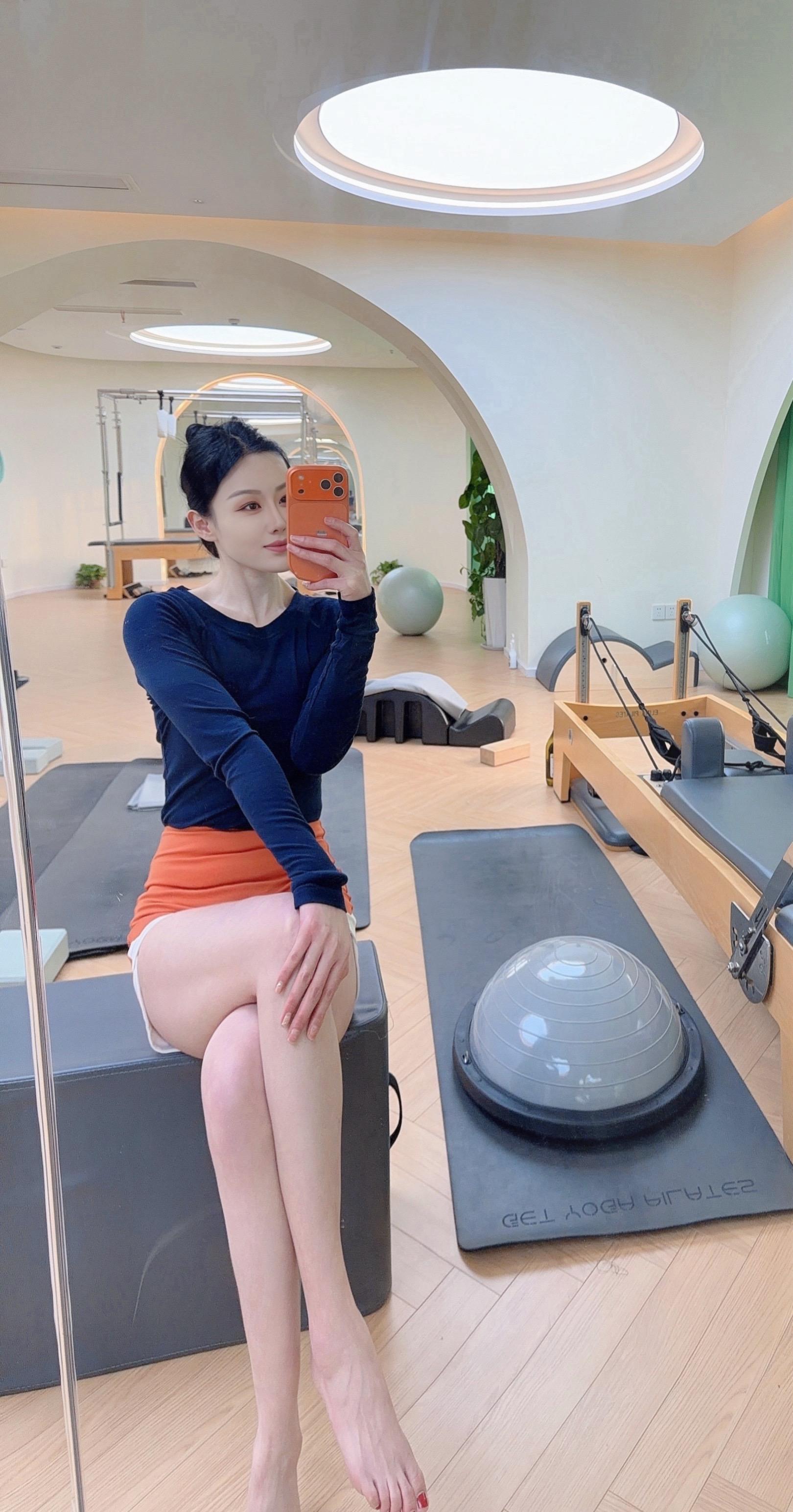 瑜伽，请享受练的过程，坚持，努力，自律，让自己变得更好.