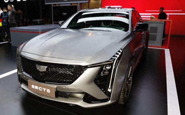暴降11万！凯迪拉克CT5跌破18万，2.0T后驱还不冲？