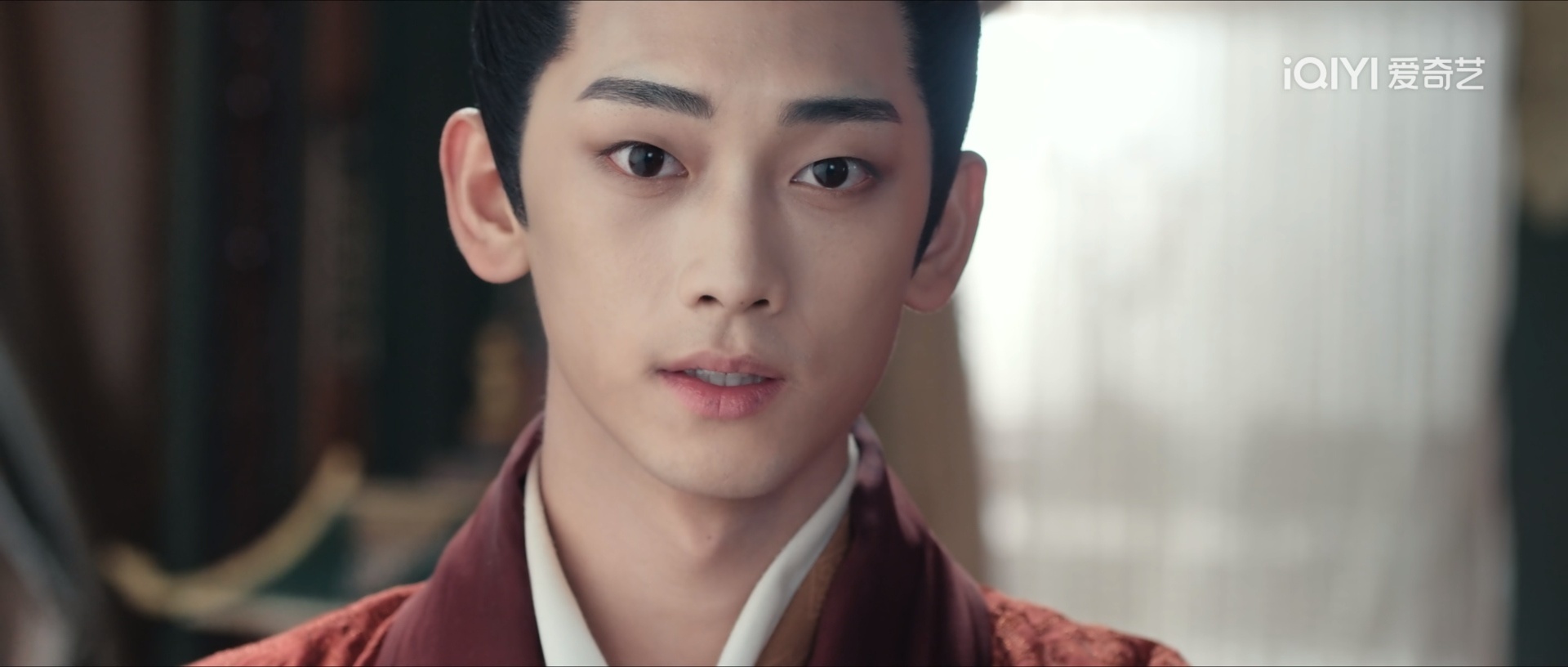 侣皓吉吉真的太爱这种拍法了这点和老四好像，但是老四会注重打光一些 