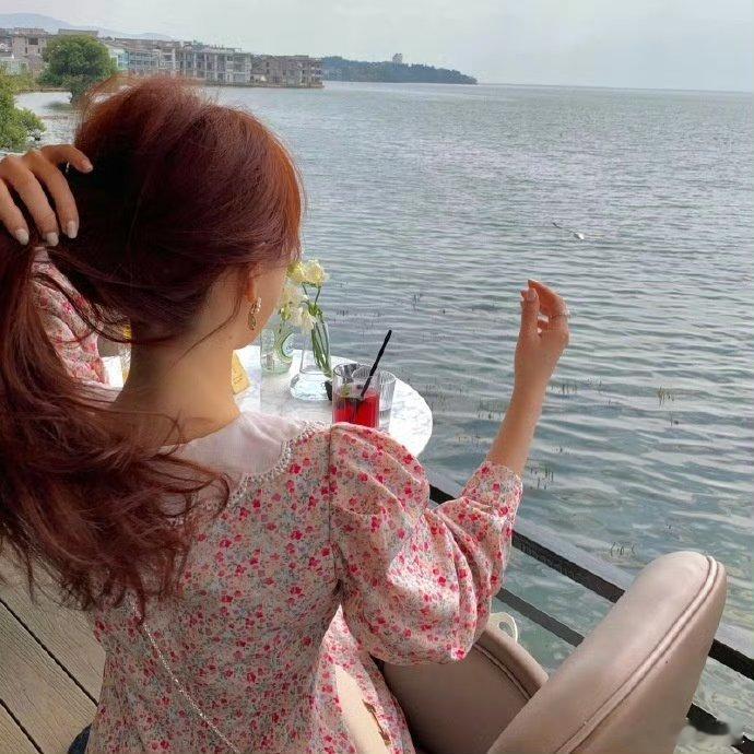 “  以前我老想着，对别人好点，  别人也会对我好一点。  但现在我觉得，只有对
