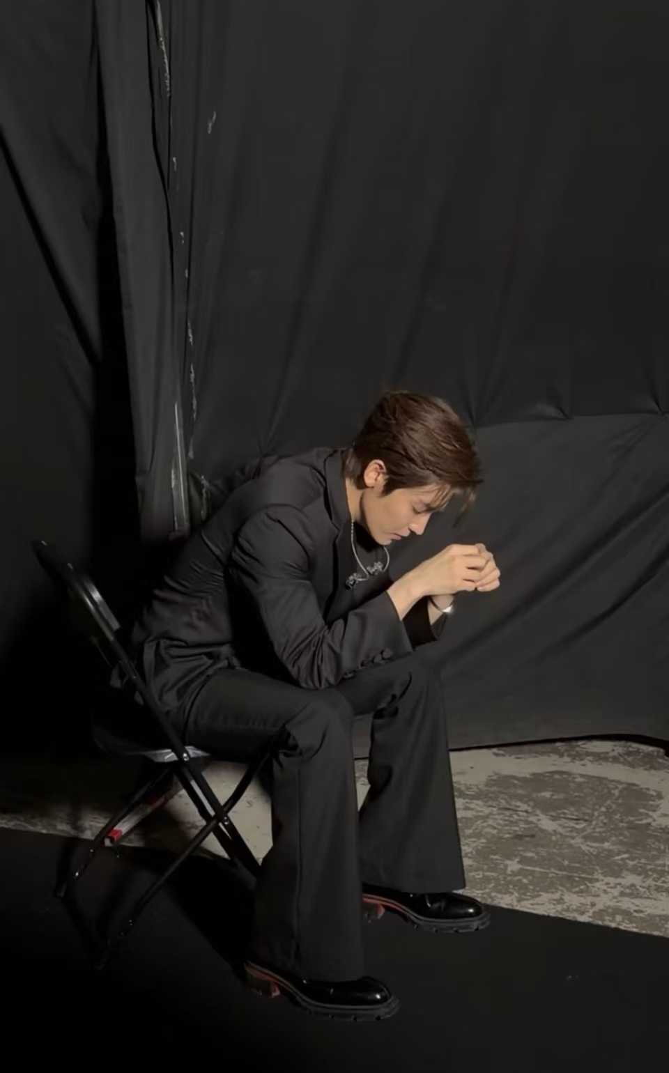 歌手舞台淘汰了一个最珍重它的人 侯明昊眼里的光骗不了人——选最难的歌，下最狠的功