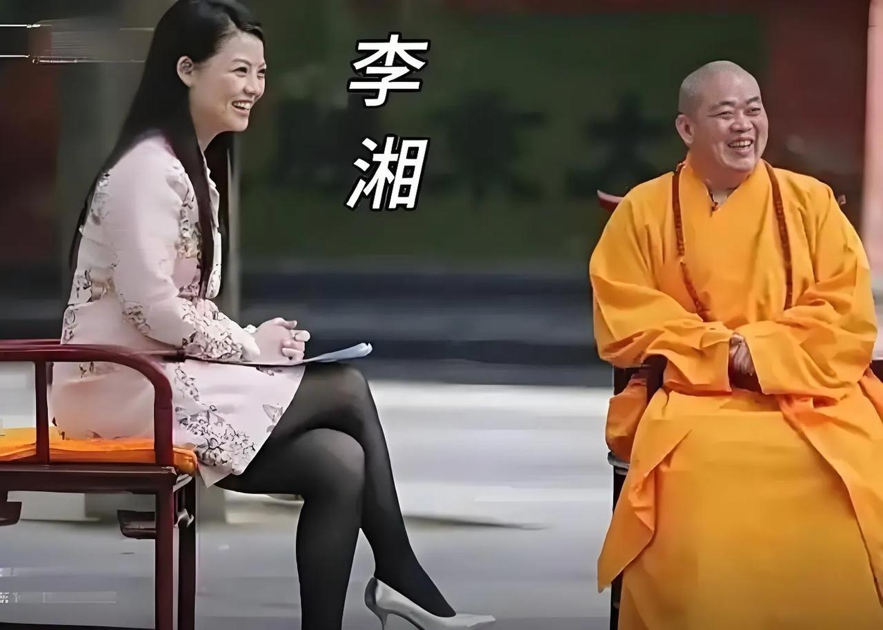 2025年8月20日，李湘发文回应多年前采访释永信引发的争议，直言“十几年前仅一