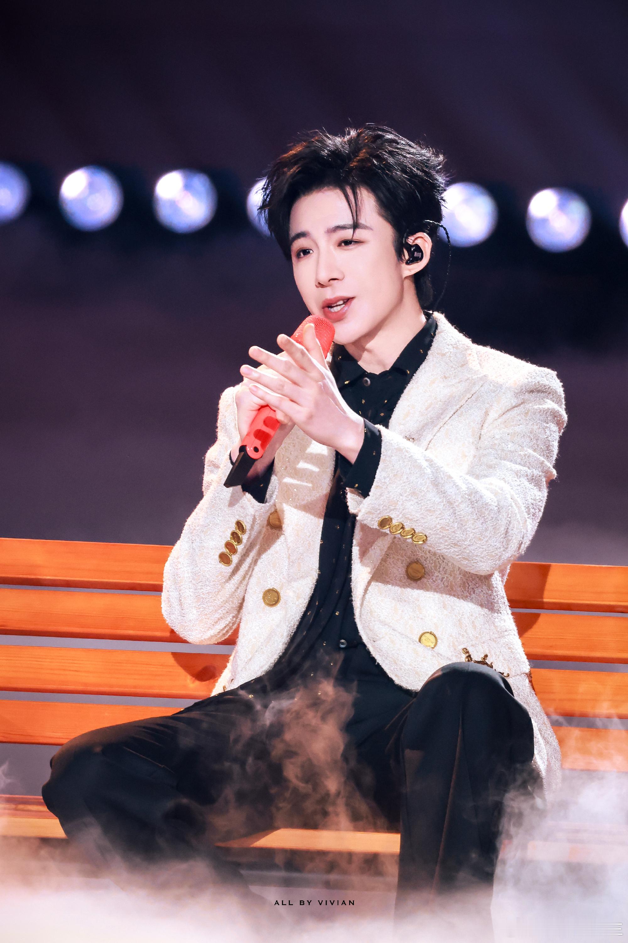 你配得上这世间所有的美 我将携满天星辰向你涌来✨ 