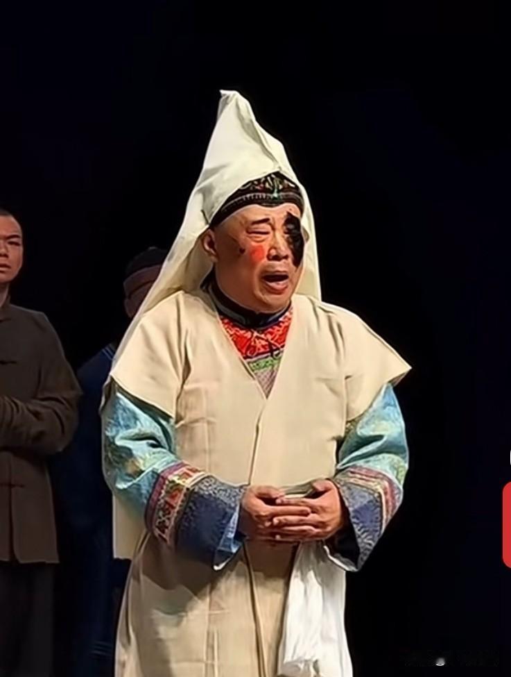 不懂就问：说相声的演员，台上演出时穿服装不受任何限制吗？