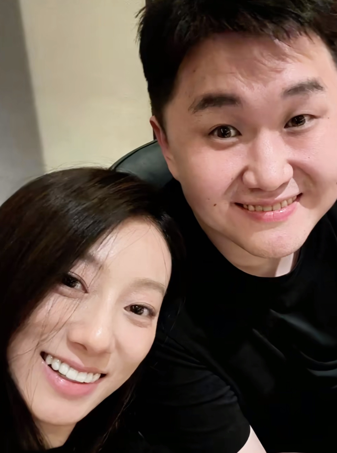 张百乔回应离婚传言张百乔转型感觉他两应该是同事，然后做大做强了，深度捆绑。巅峰期
