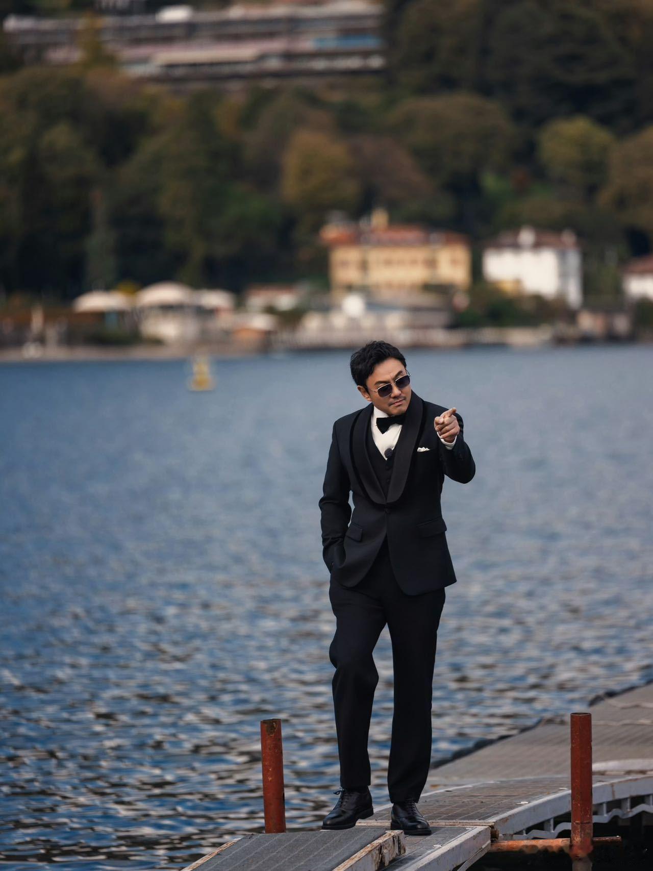 王安宇飞驰人生3新镜头《飞驰人生3》中王安宇的造型太有看点，脏脏脸配赛车服，反差