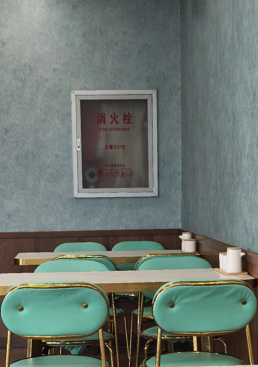 我想起有个团队开发情感陪伴型AI，经过无数次失败，终于让AI能敏锐感知人类情绪并