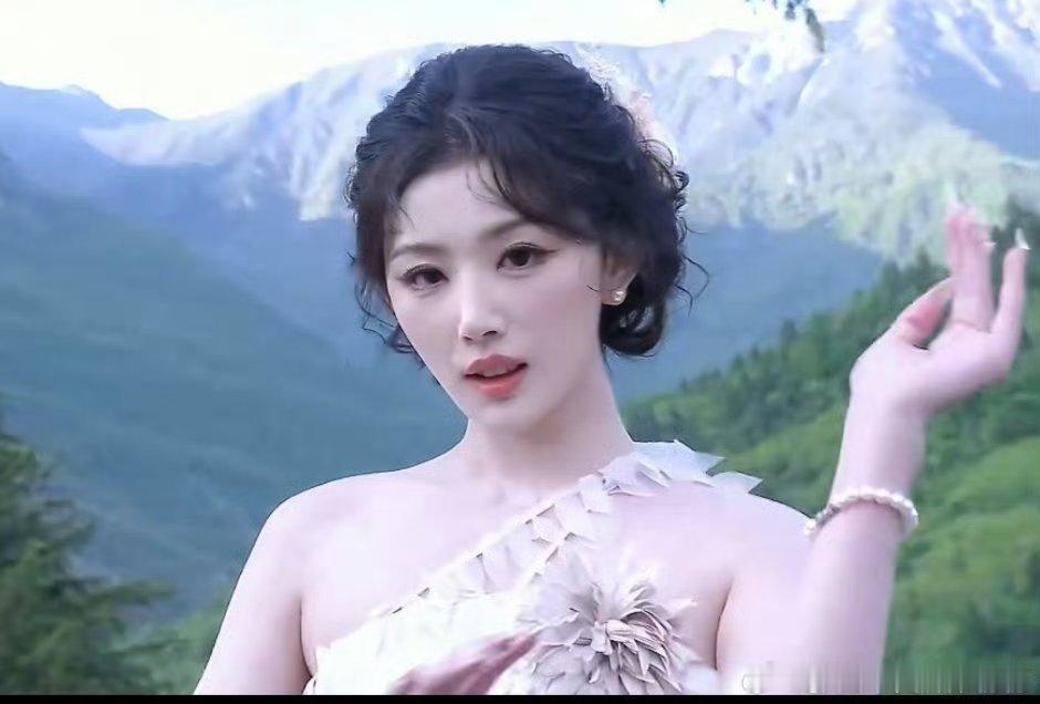vogue女明星走秀定格pose生图：刘诗诗、赵露思、赵今麦、李兰迪、孙怡、郭晓