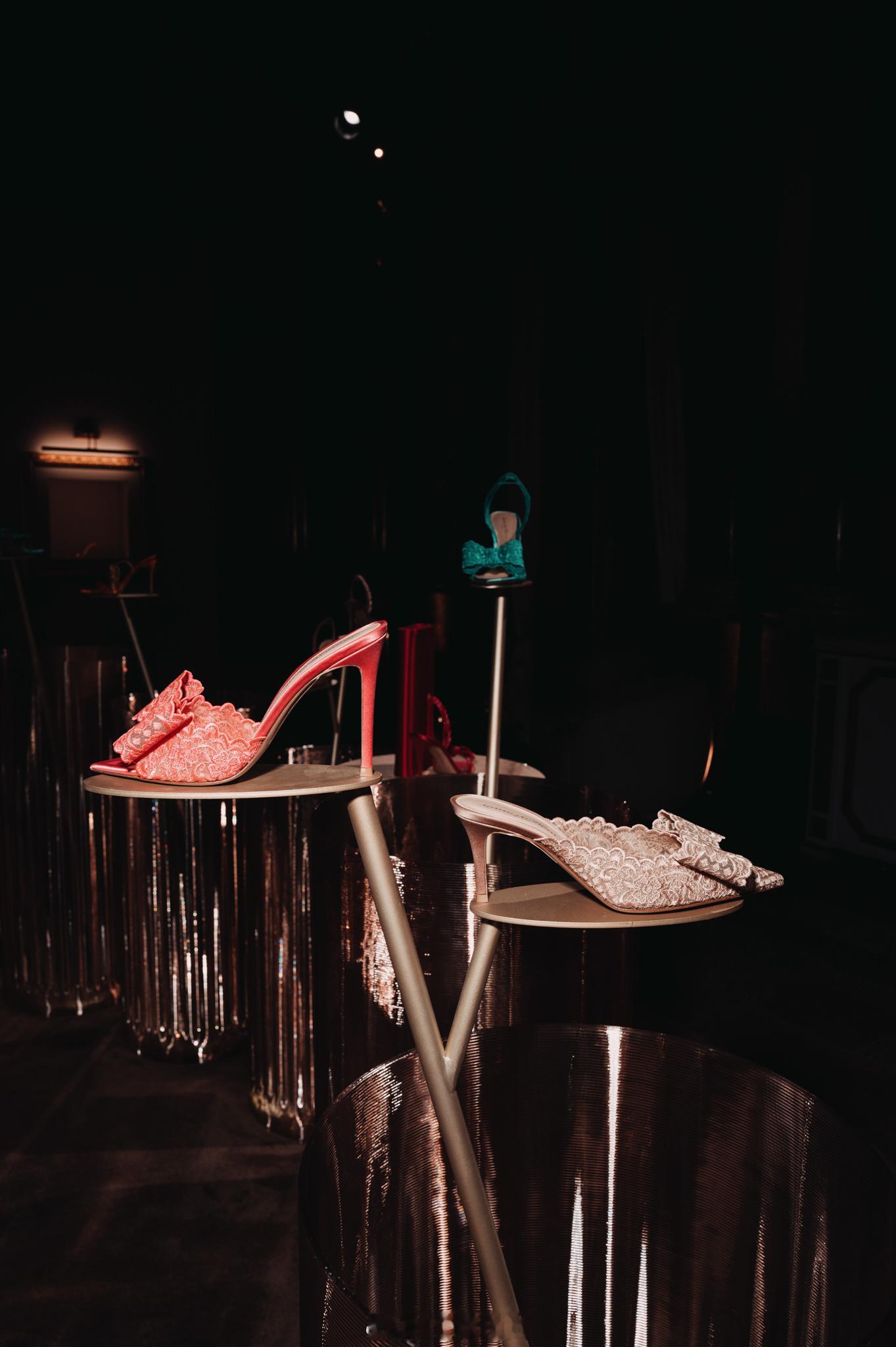 米兰，Gianvito Rossi 庆祝品牌 20 年意式匠艺传承，并呈现 20