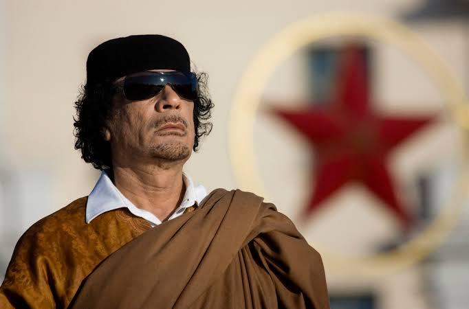 卡扎菲是一个小丑吗？

作为一个执政长达42年，以反西方立场和高压统治著称的北非