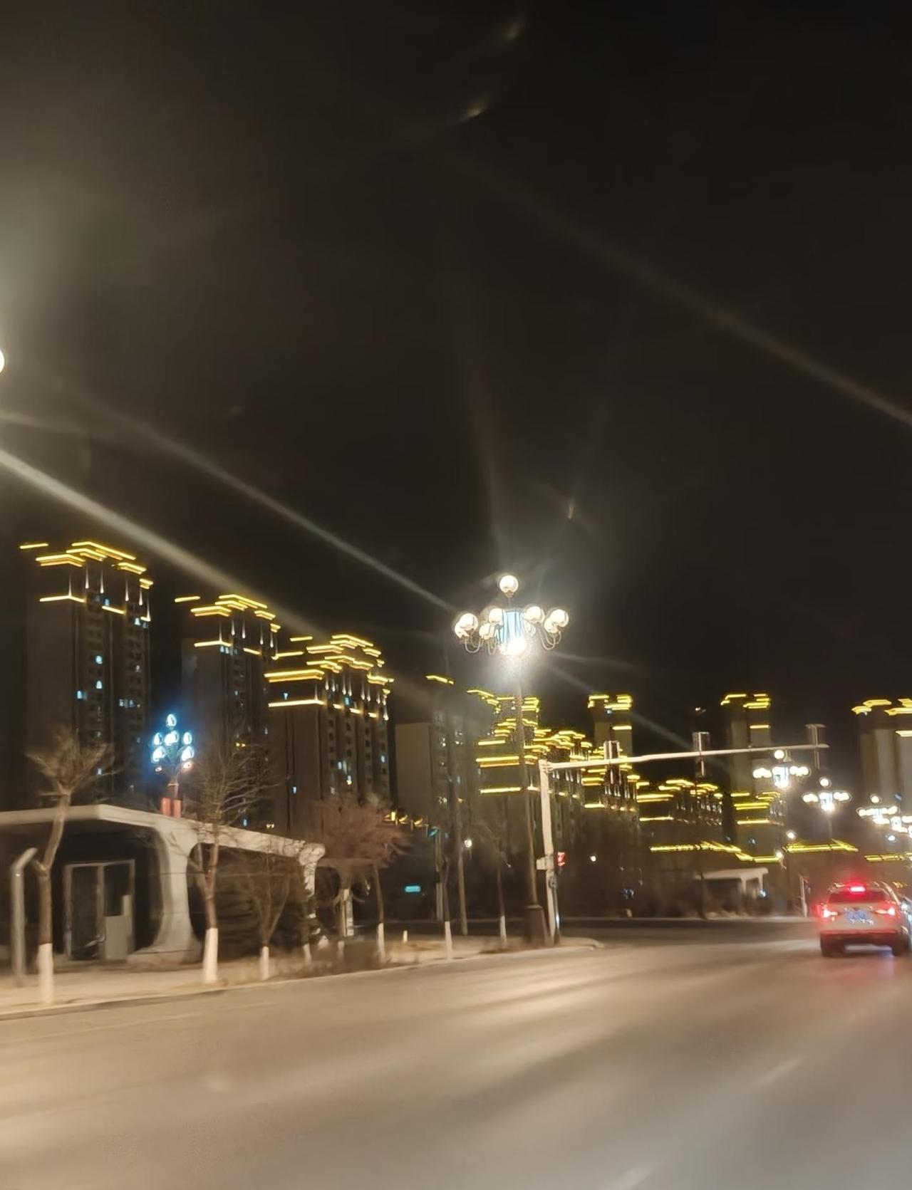 🌃城市夜爬看夜景攻略
✨夜爬前必看Tips
- 穿舒服的👟！山路有丢丢陡，别