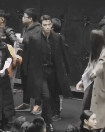 老工，我可以相信你把我老公还原美貌吗[微笑][微笑] ​​​