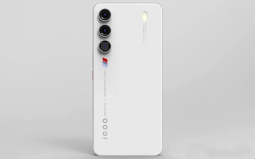 这下完蛋了，魅族成替身了。
iQOO13真机图被网友曝光，3颗摄像头一字排开，下...