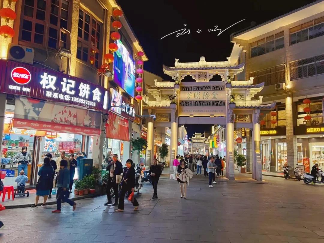 广东潮州有一条“牌坊街”，如今成为网红景点，游客都争相来打卡？

这里是刘小顺的