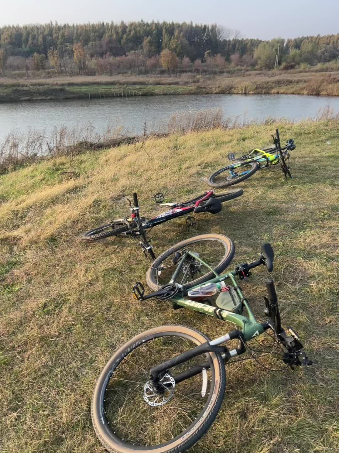 山地佬们，跟家人说我出门吃口饭！
