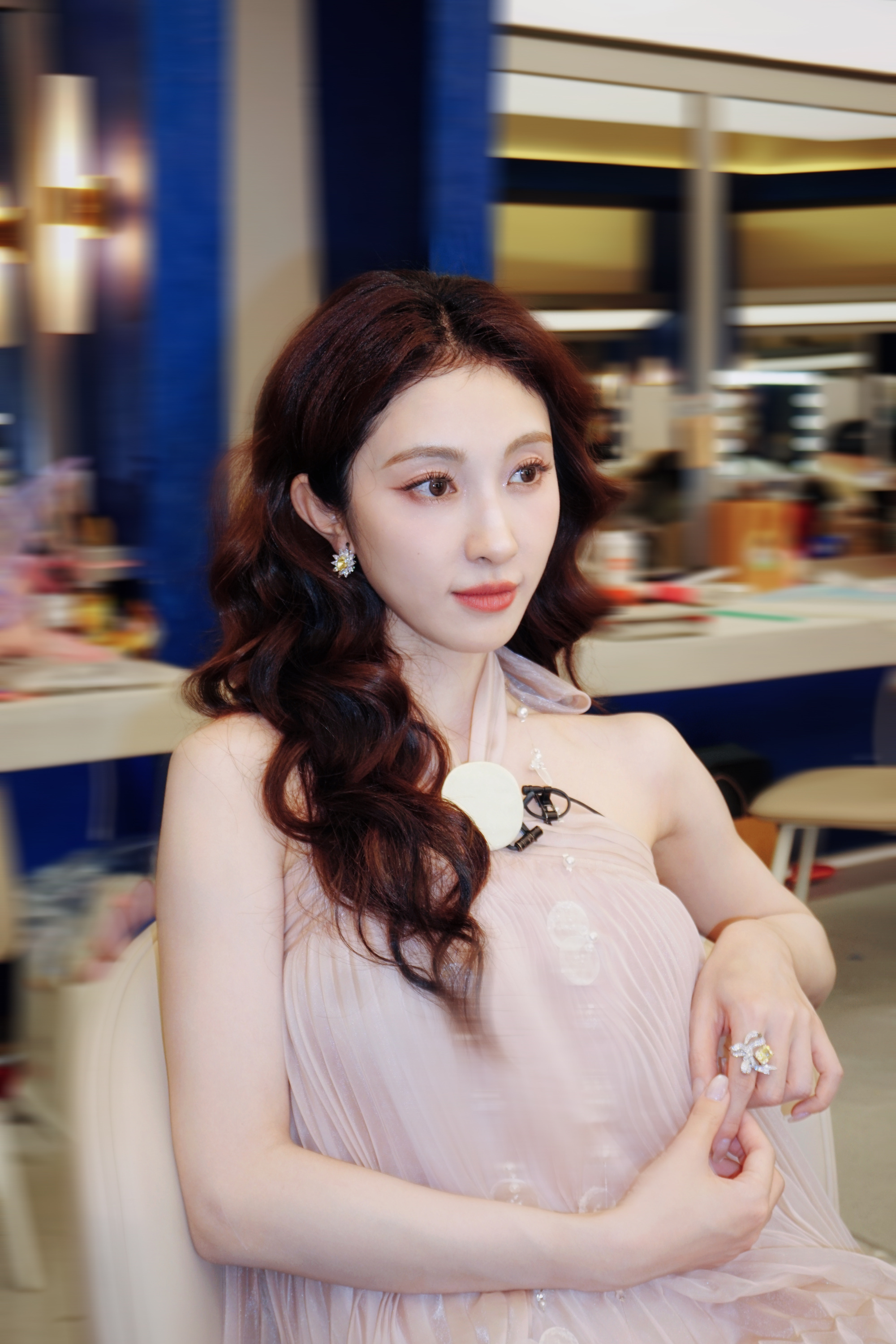 上完浪姐后成体育生了 浪姐高强度训练果然没白练，小婉现在体力拉满，查岗抓细节更是