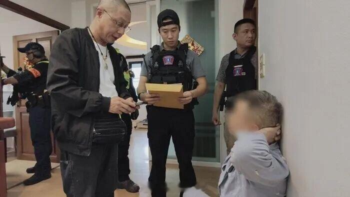 FINTOCH诈骗案主犯泰国被捕泰国警方抓了一个中国通缉犯，此人姓梁在中国骗了1