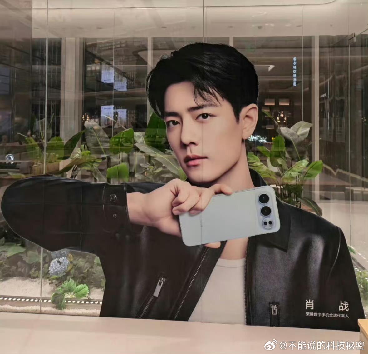 不行了，满街都是肖战，实在受不了了！荣耀500这是在行业普遍减配降价的大环境里，