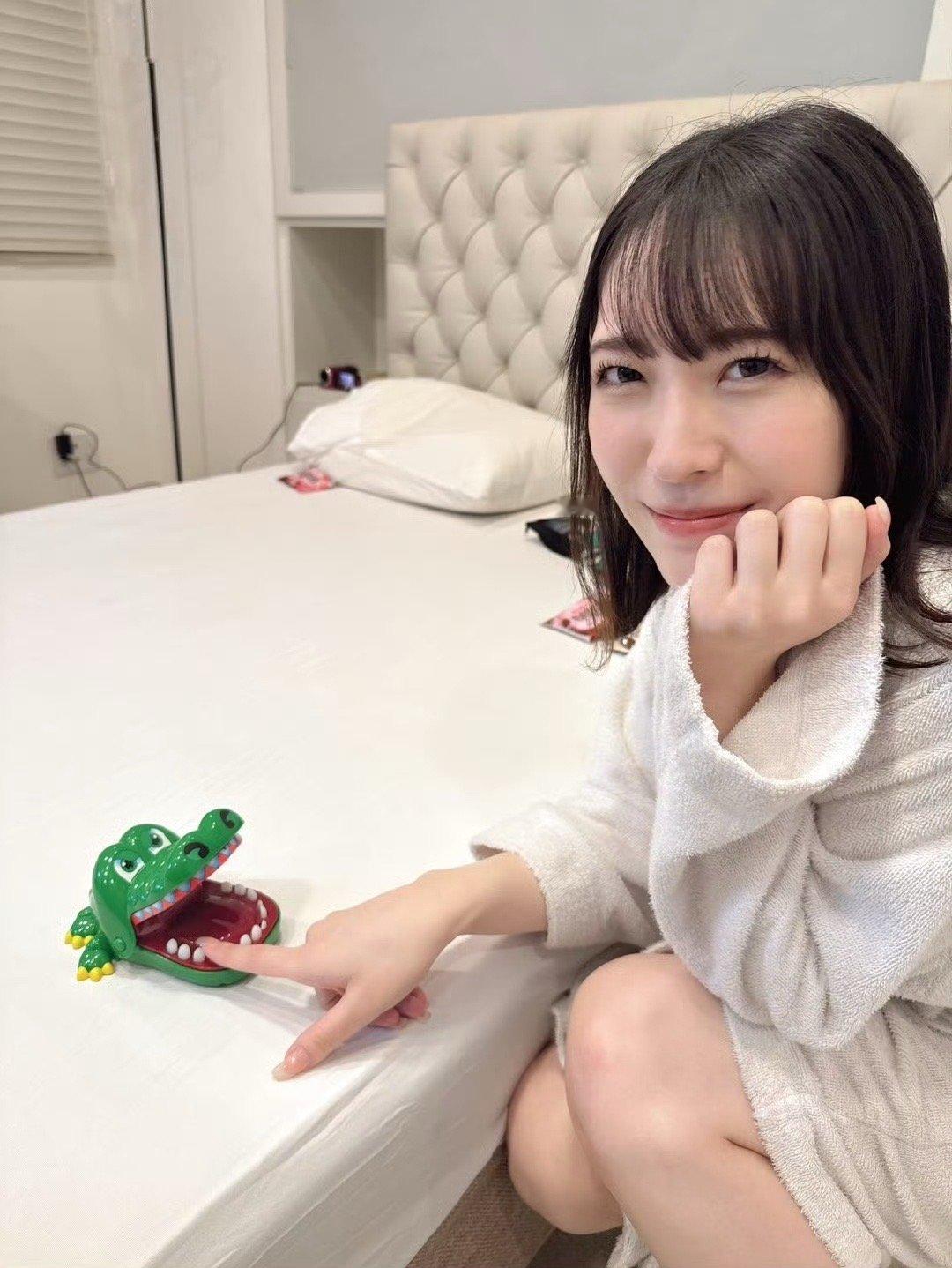 和女朋友玩个睡前小游戏#我的女朋友是充金币得的##宅男女神[超话]# ​​​