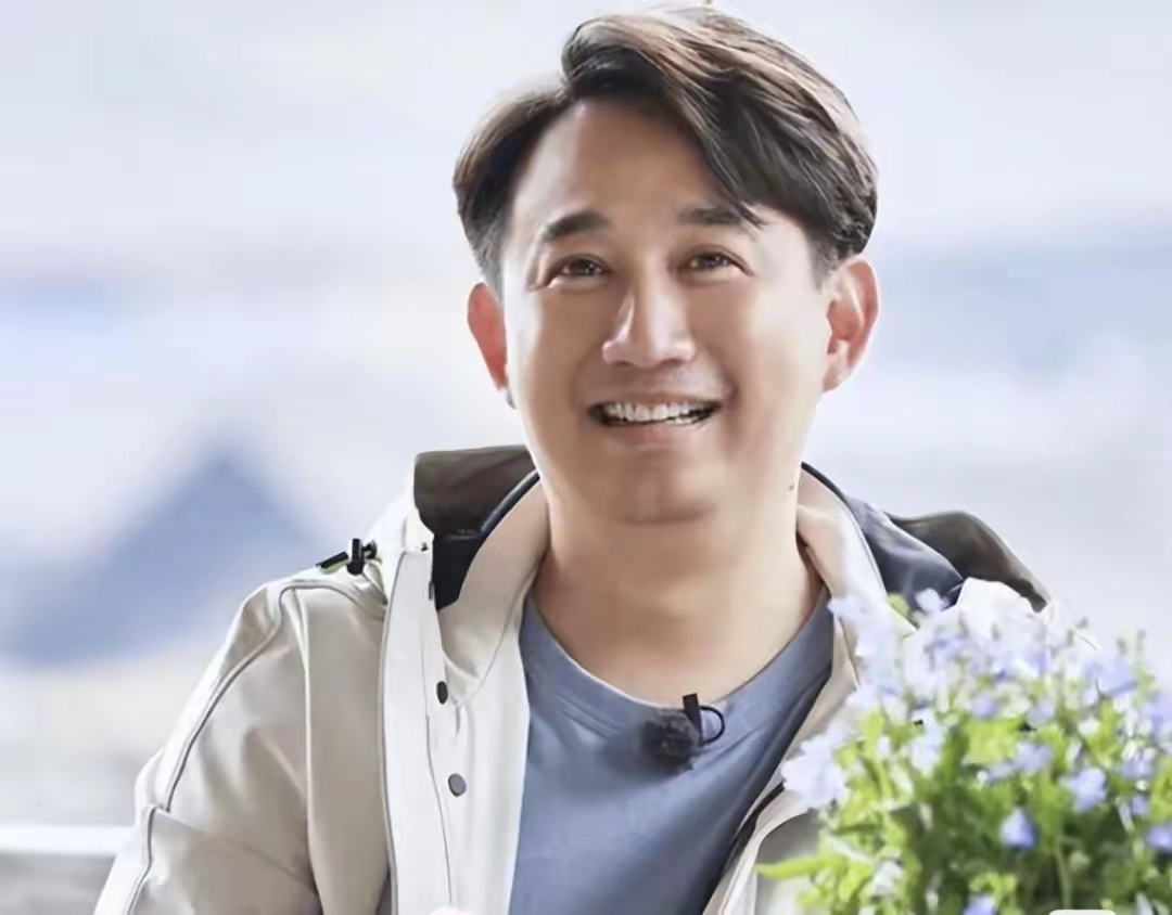 #黄磊 饭不是我做的放心吃#在乌镇戏剧青年夜上，黄磊上台讲话，感谢了这几天在乌镇