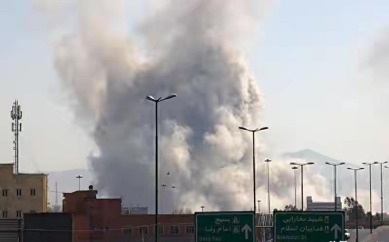 美军三大轰炸机（B-2、B-1B、B-52）对伊朗导弹地堡实施高强度轰炸后，伊朗