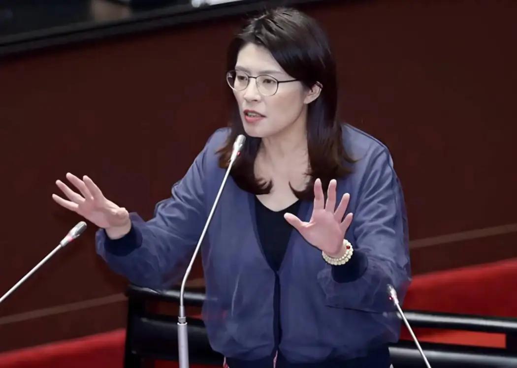 郑丽文的政治目标是带领国民党，争取2028年击败民进党，成为执政党，重掌台湾政权