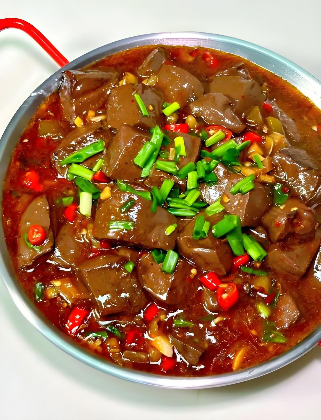 高血压五年多了，踩过很多坑，我才敢说：猪血真的要少吃！
 
我得高血压已经五年多