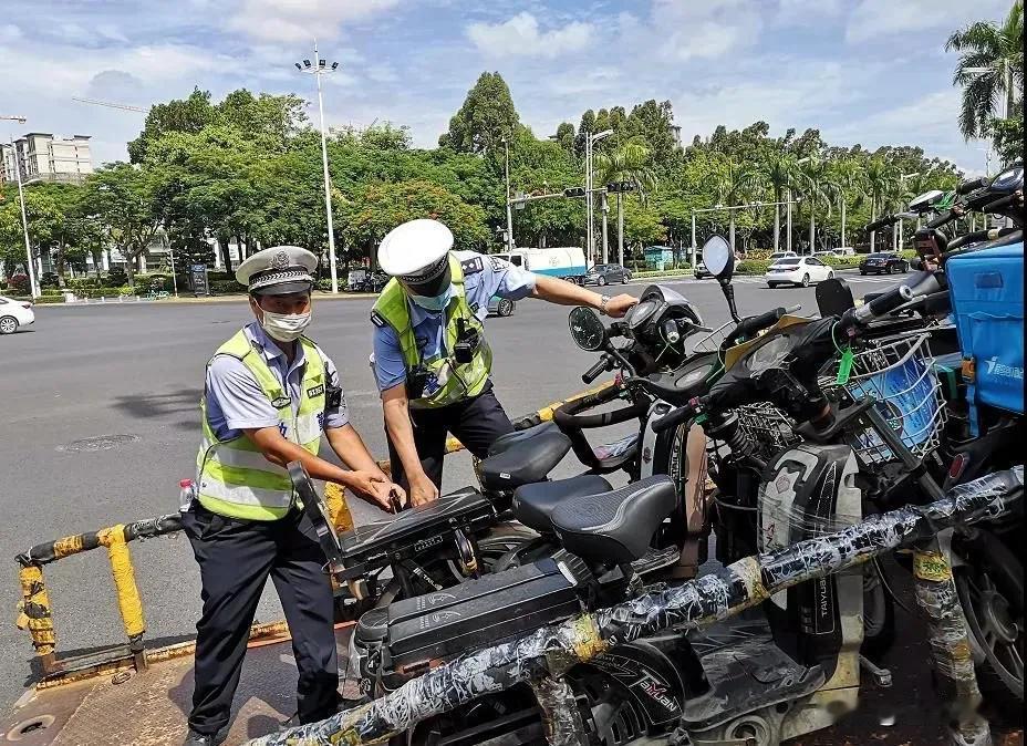 近段时间，各个大城市都开始对电动车“下狠手”严查了。这样对安全肯定是有好处的。这
