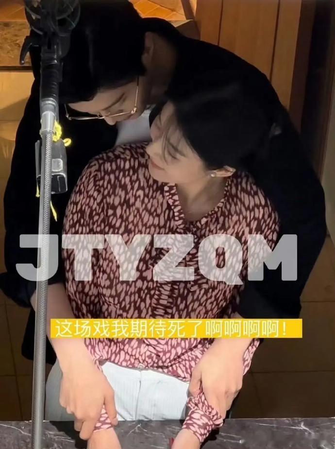 卧槽 范丞丞和卢昱晓的体型差 小巷人家搞快点 ​​​