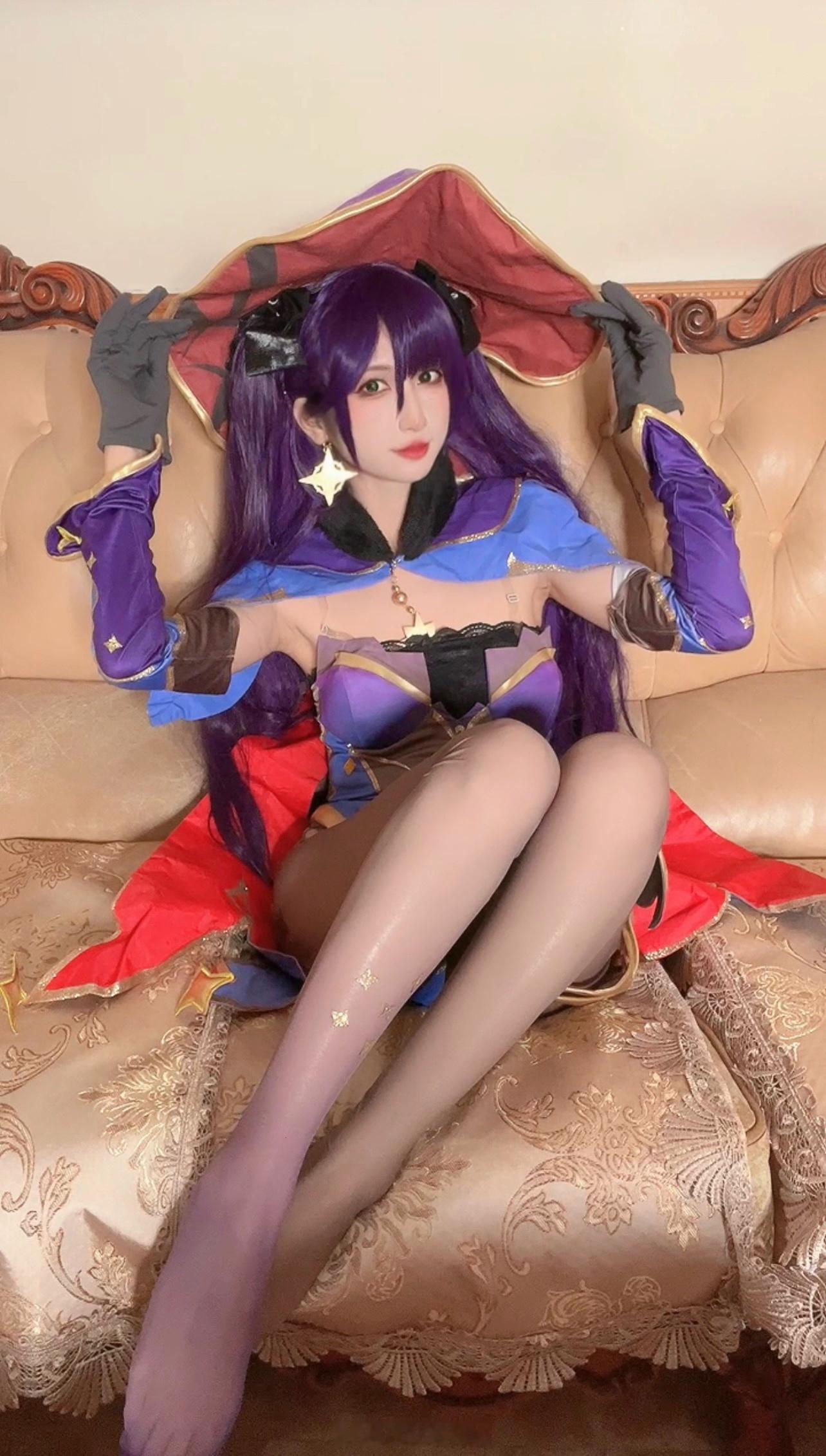 #二次元cos大赏##cosplay[超话]##原神##莫娜# 咦，你好呀旅行者