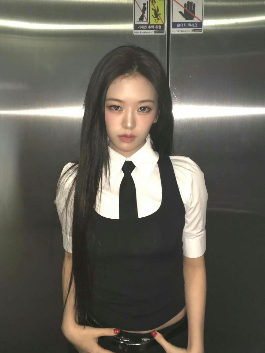 【安宥真】脸这么漂亮啥意思 腿这么漂亮啥意思 美的像鬼一样你啥意思