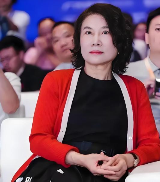 2019年，一个河南小伙走进董明珠办公室说：“这里有417亿，我要买格力15％的