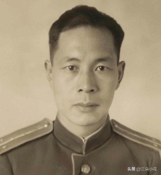 唯一一位迎娶外国妻子的开国将军，两个儿子都未进入政军界。
 
这位将领就是开国少