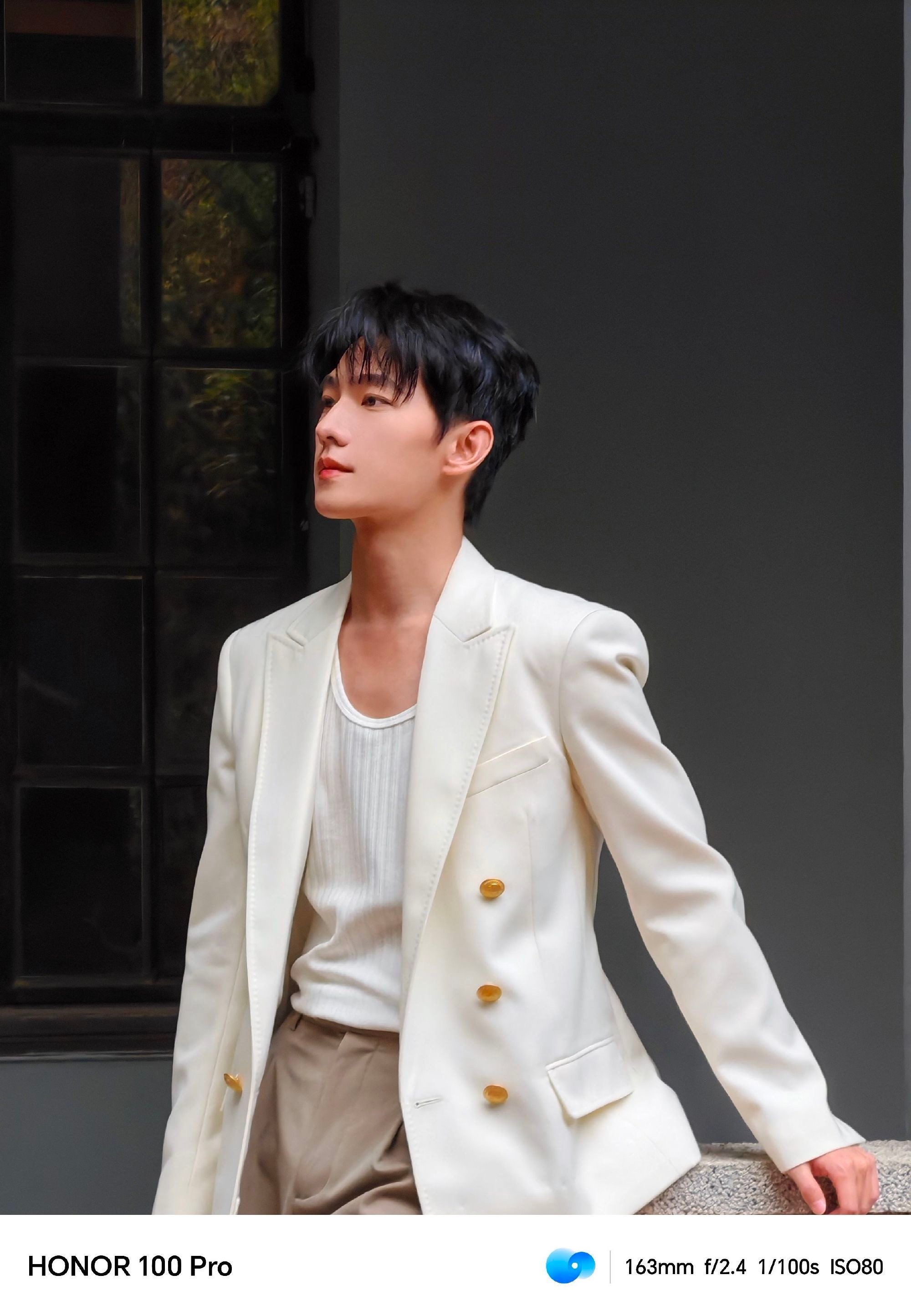 #荣耀100系列全球代言人杨洋# 今天也是被杨洋帅到的一天，#荣耀100# 系列