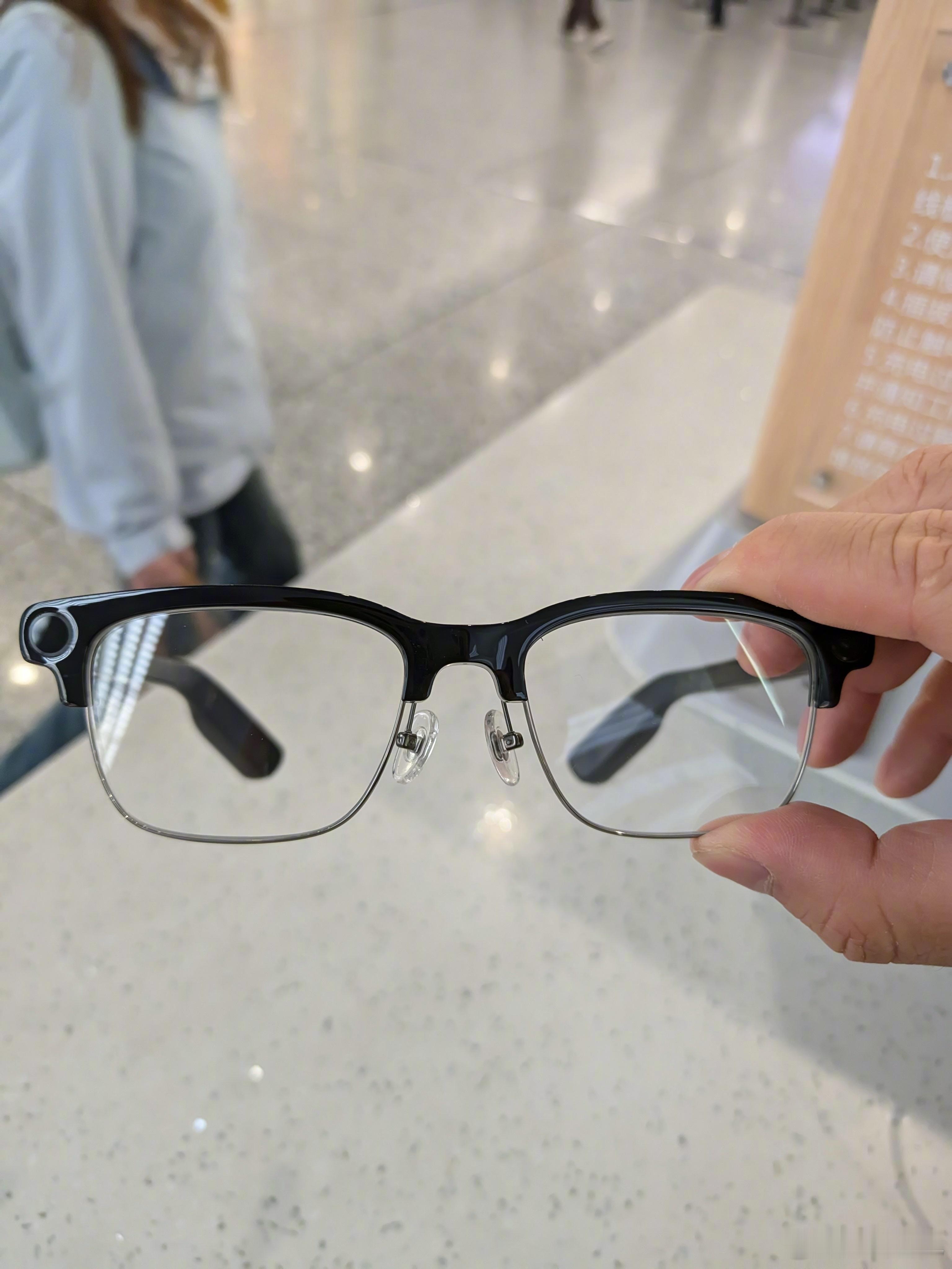 夸克 G1 是我佩戴时间最久的 AI 眼镜，分享三点佩戴：轻到离谱，夸克 G1 